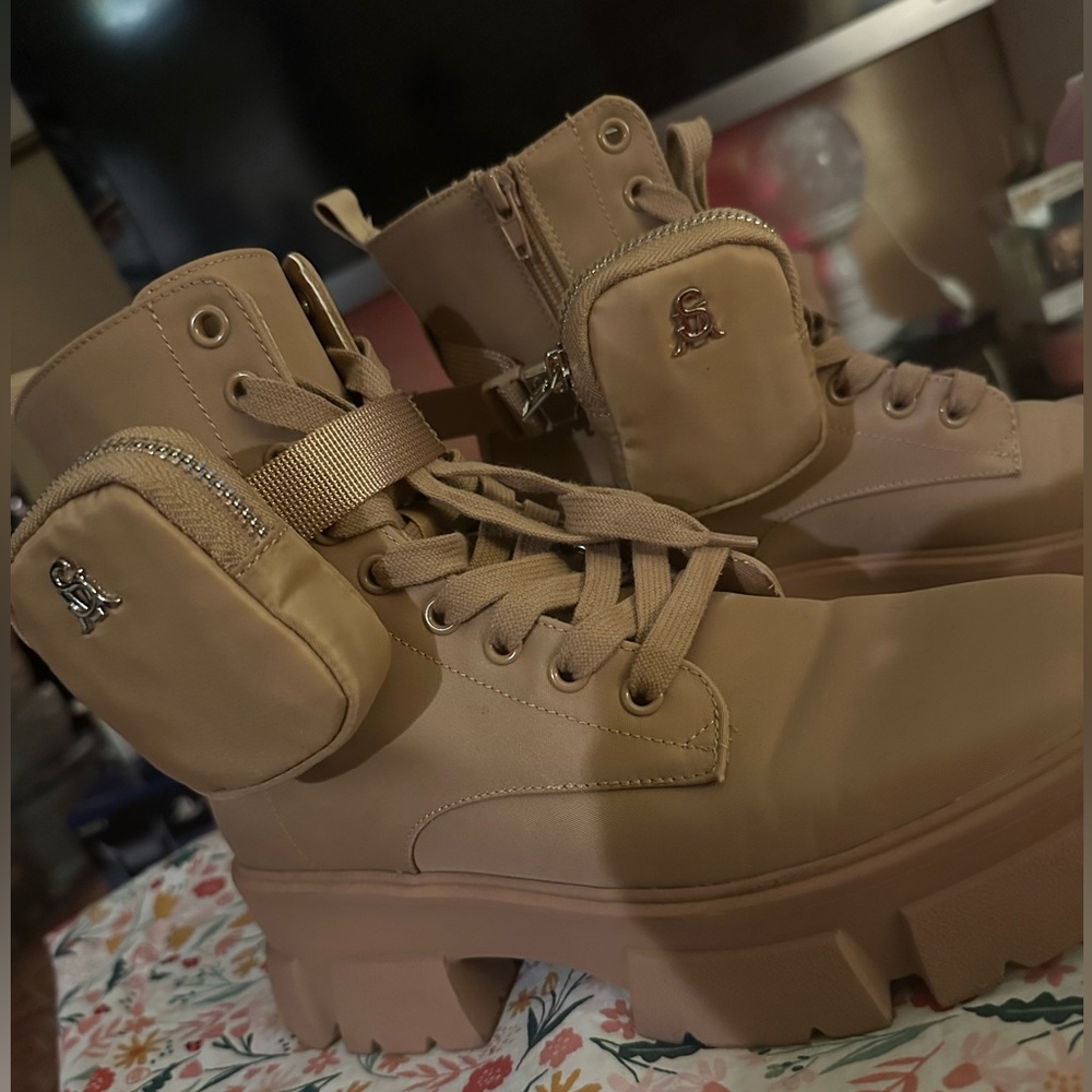 Steve Madden pocket boot